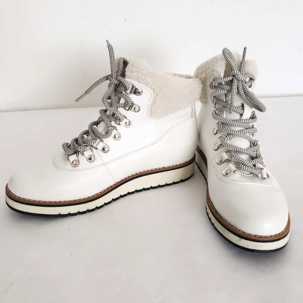 White Mountain Women SIZE 7M White Lace Up Fur Trim Boots Scotchgard W29455 Cozy
